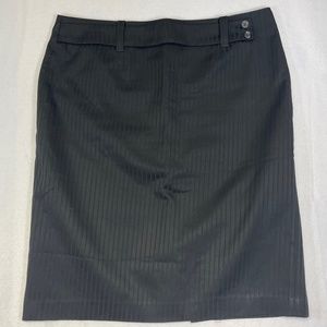 Black Skirt No brand inside lining zipper with small slip slid size 14 Pre-owned